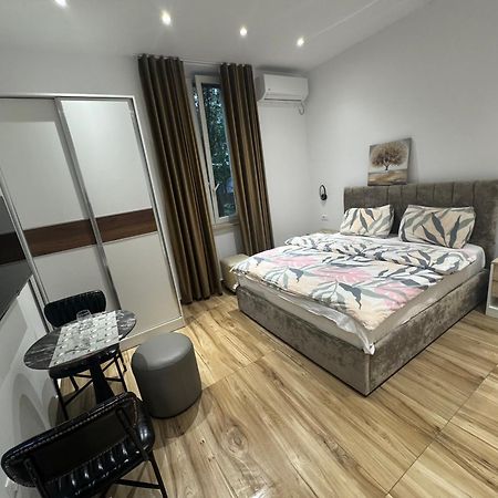 Vila 21 At Blloku Area 티라나 외부 사진