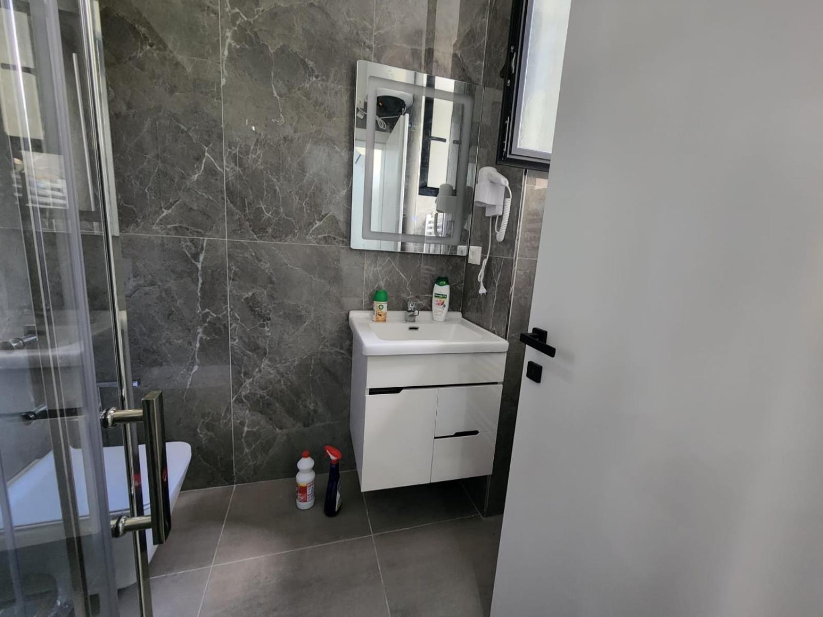 Vila 21 At Blloku Area 티라나 외부 사진