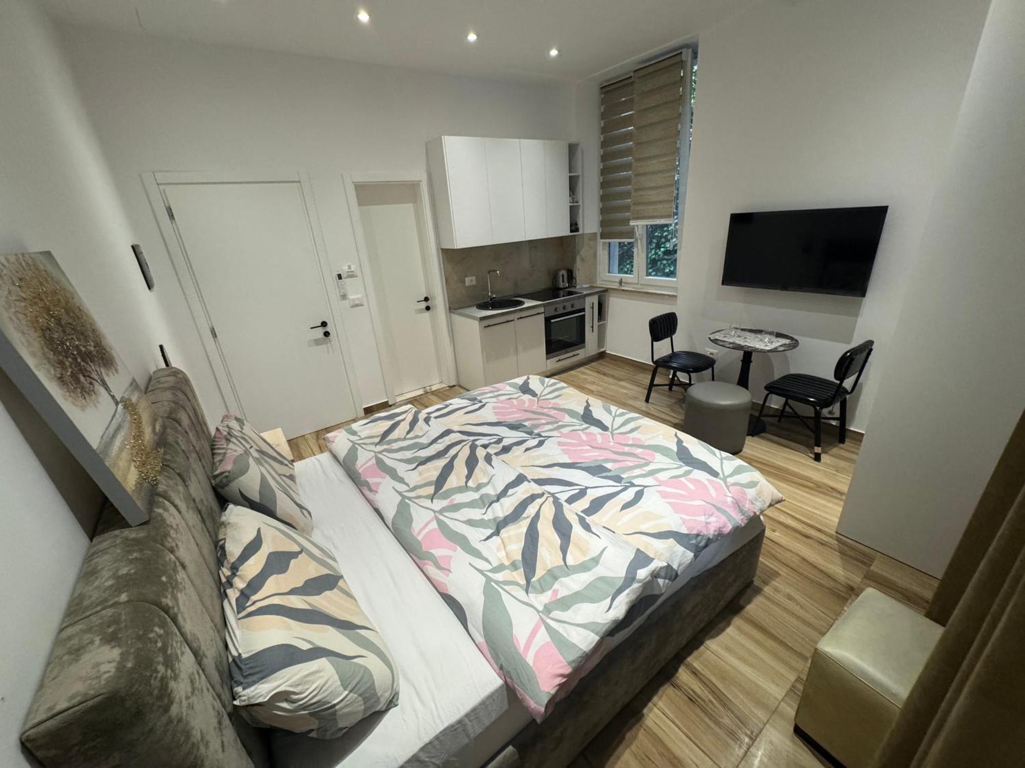 Vila 21 At Blloku Area 티라나 외부 사진