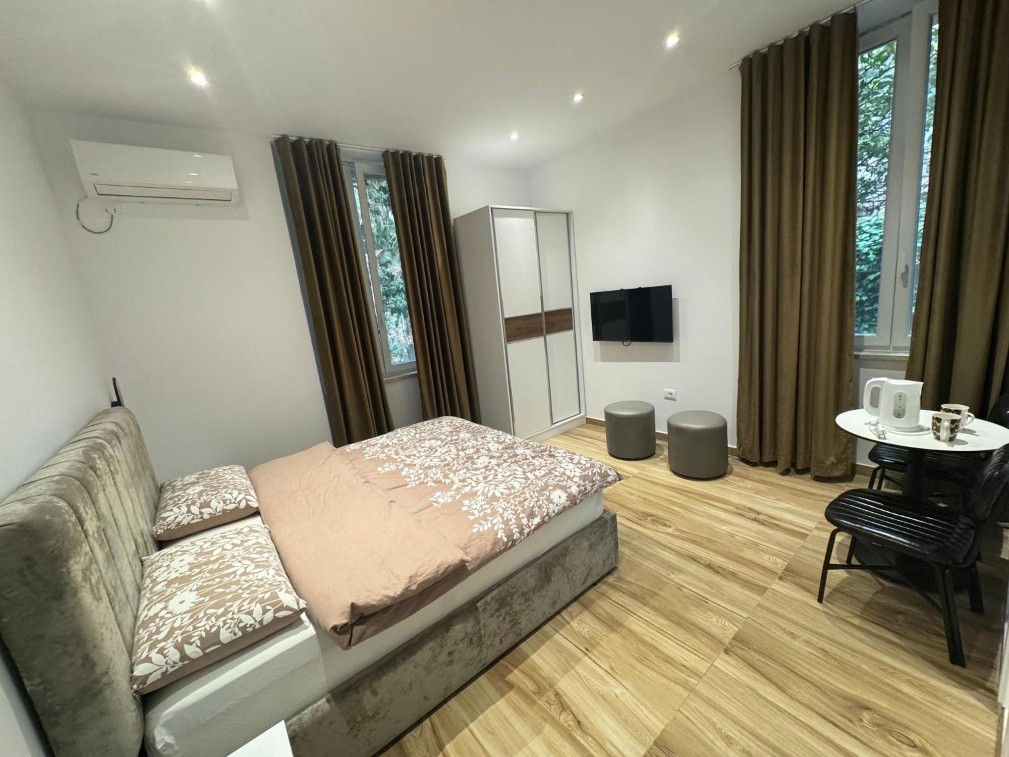 Vila 21 At Blloku Area 티라나 외부 사진