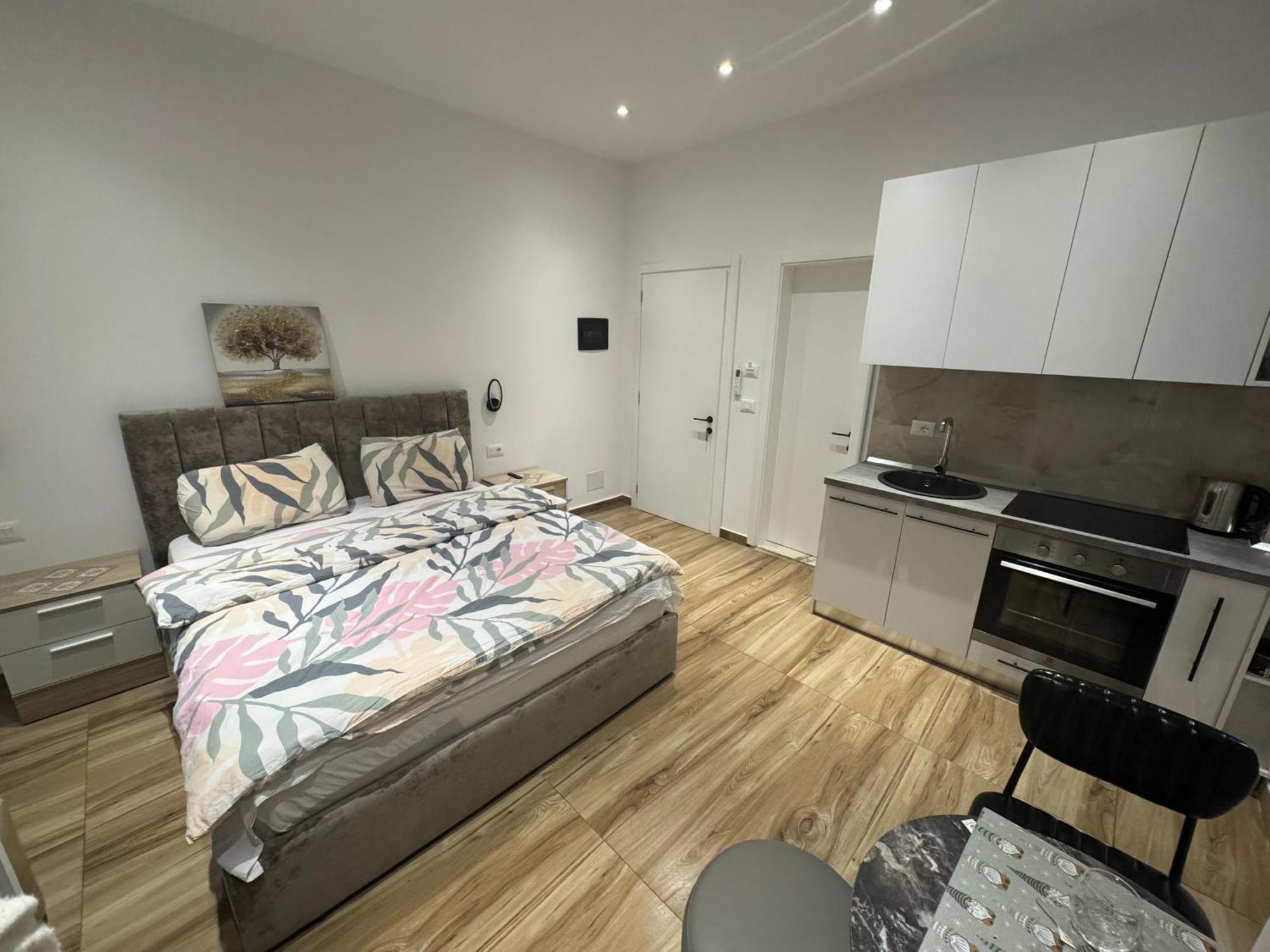 Vila 21 At Blloku Area 티라나 외부 사진