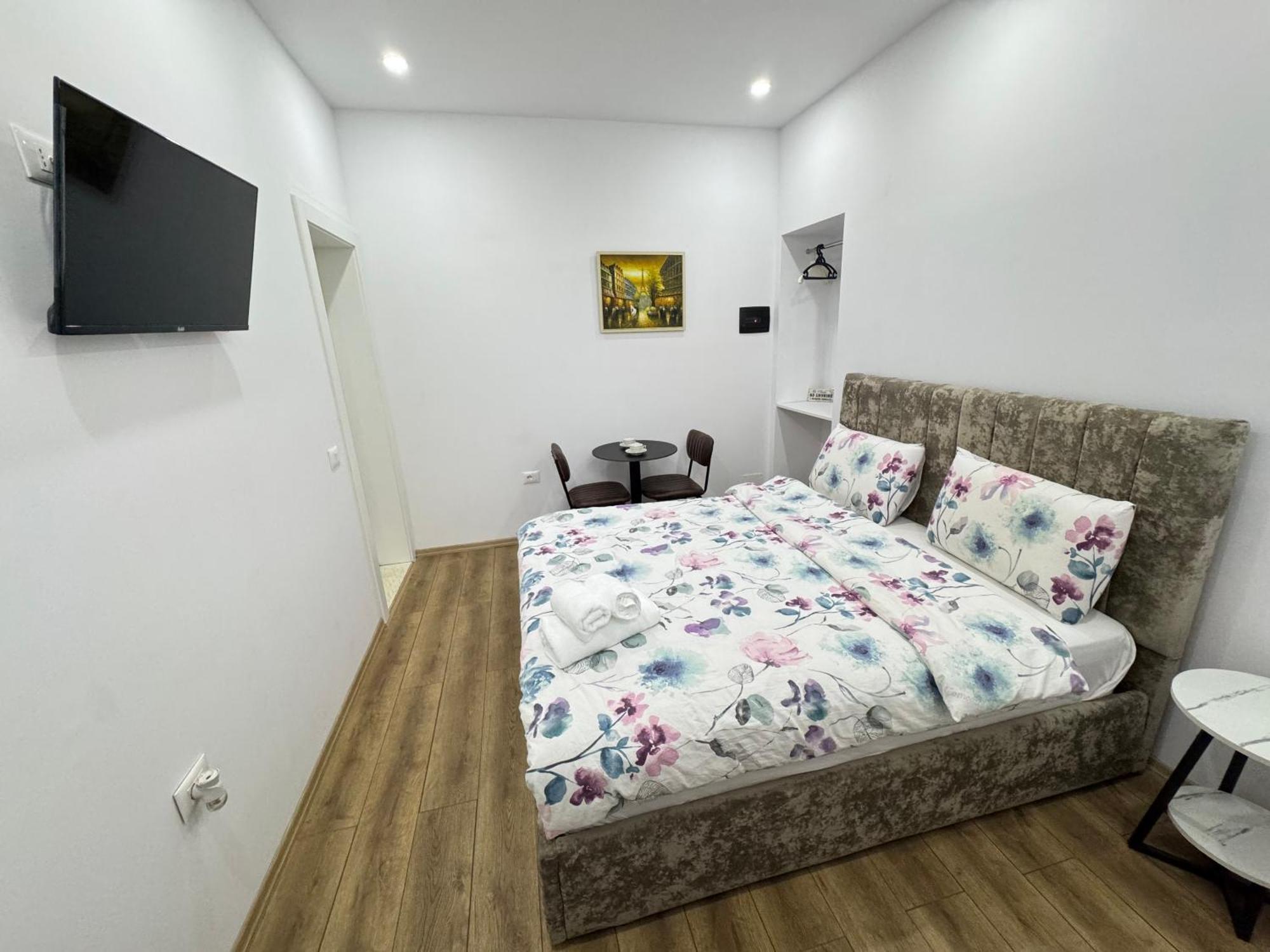 Vila 21 At Blloku Area 티라나 외부 사진