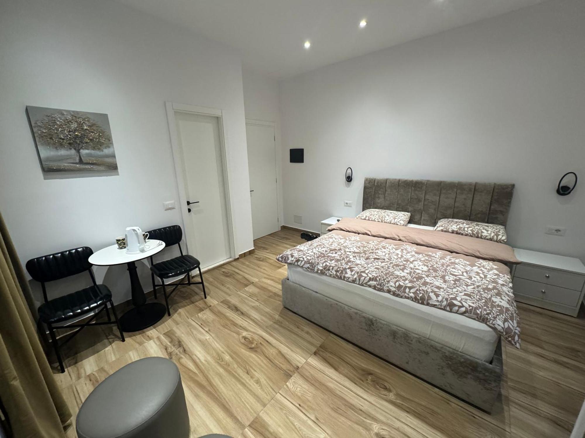 Vila 21 At Blloku Area 티라나 외부 사진